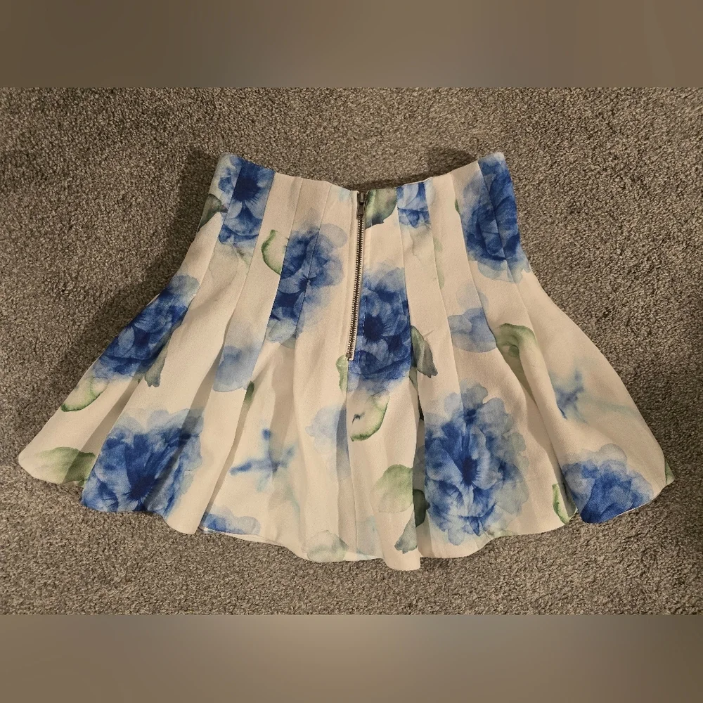L'ATISE by Amy Floral Pleated Mini Skirt women's size small - Picture 8 of 8